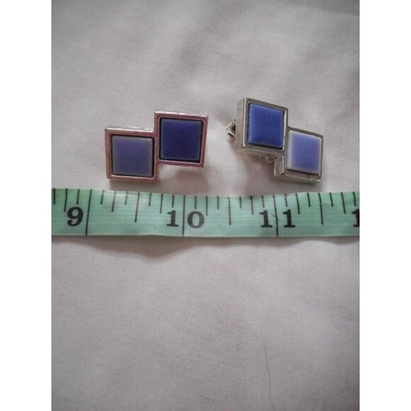 Vintage Calais clip on earrings silver with two tone blue costume jewelry - Picture 3 of 5